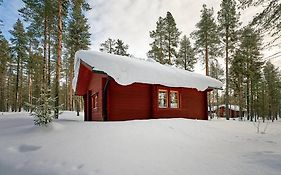 Moekki Jerisjaerven Rannalla